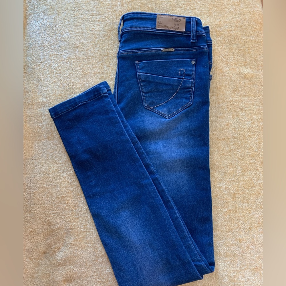 SZ 30 waist LOTUS skinny jeans